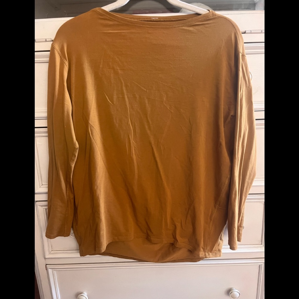 Lululemon back in action long sleeve